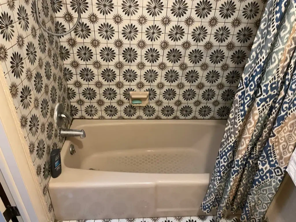 Fairways Forest House For Sale: Guest Bathroom Tub/Shower with Retro Tile